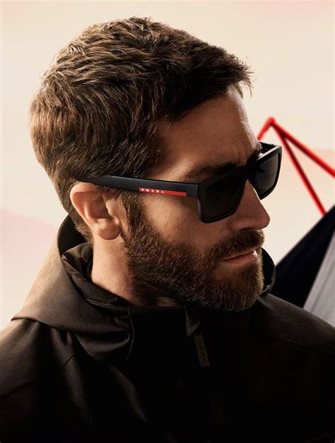 occhiali prada pubblicità verticali|Jake Gyllenhaal protagonista della nuova campagna eyewear .